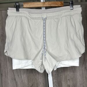 Athleta Shorts Size 12 Crest 2 in 1 Athletic Grey and White Pockets